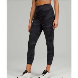 lululemon • base pace high-rise running tight 25" in heritage 365 camo sz 2